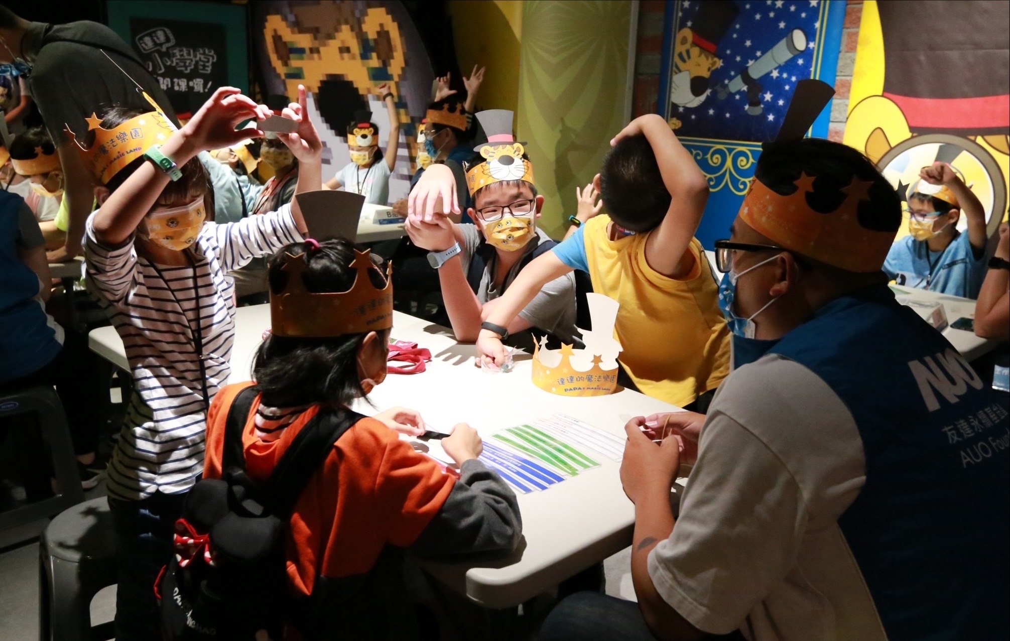 k1体育以永续理念推动全人教育计划，内外结盟储备科普教育人才，荣获亚太永续行动奖社会共融面的金奖肯定