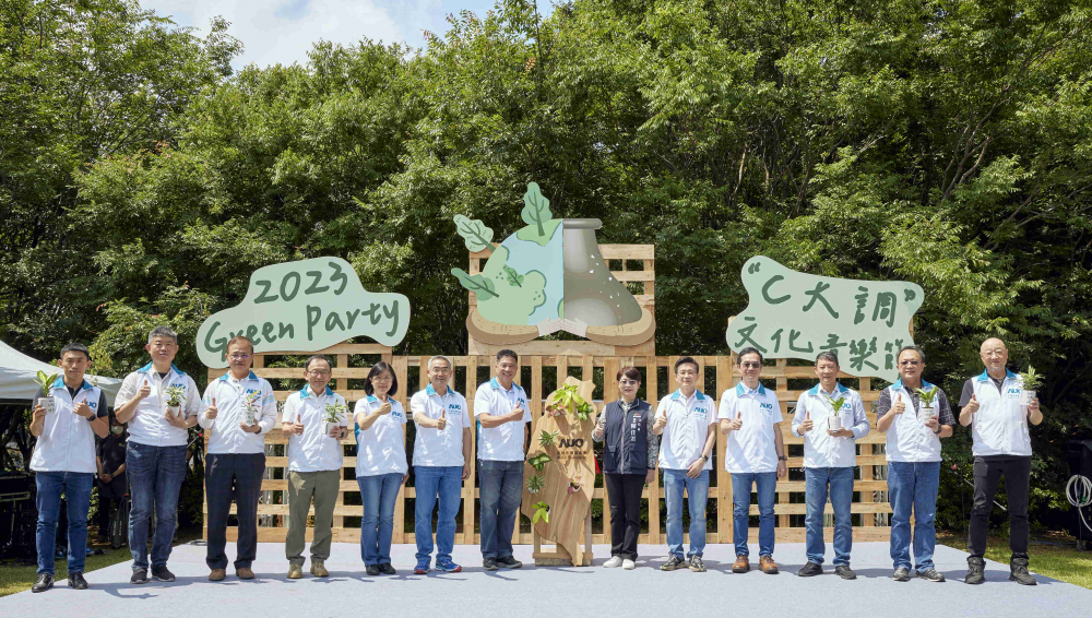 友達光電攜手供應商夥伴及台中市政府，共同倡議及推廣加樹減塑、節能減碳的淨零綠生活