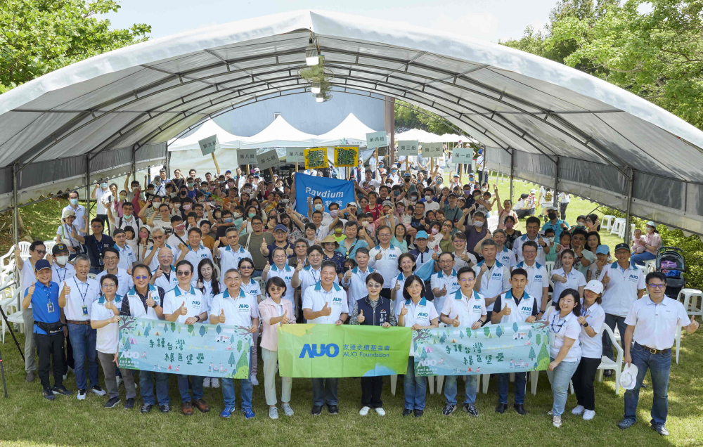 友達永續基金會號召企業志工、在地鄰里、產官學和供應商夥伴齊聚一堂，攜手植樹護樹，以行動實踐對環境友善的承諾