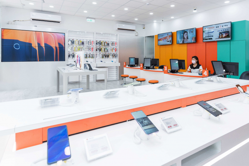 創利空間智慧零售軟硬整合方案，協助台灣大哥大門市完成數位內容行銷系統的佈建，打造全新世代的數位服務據點