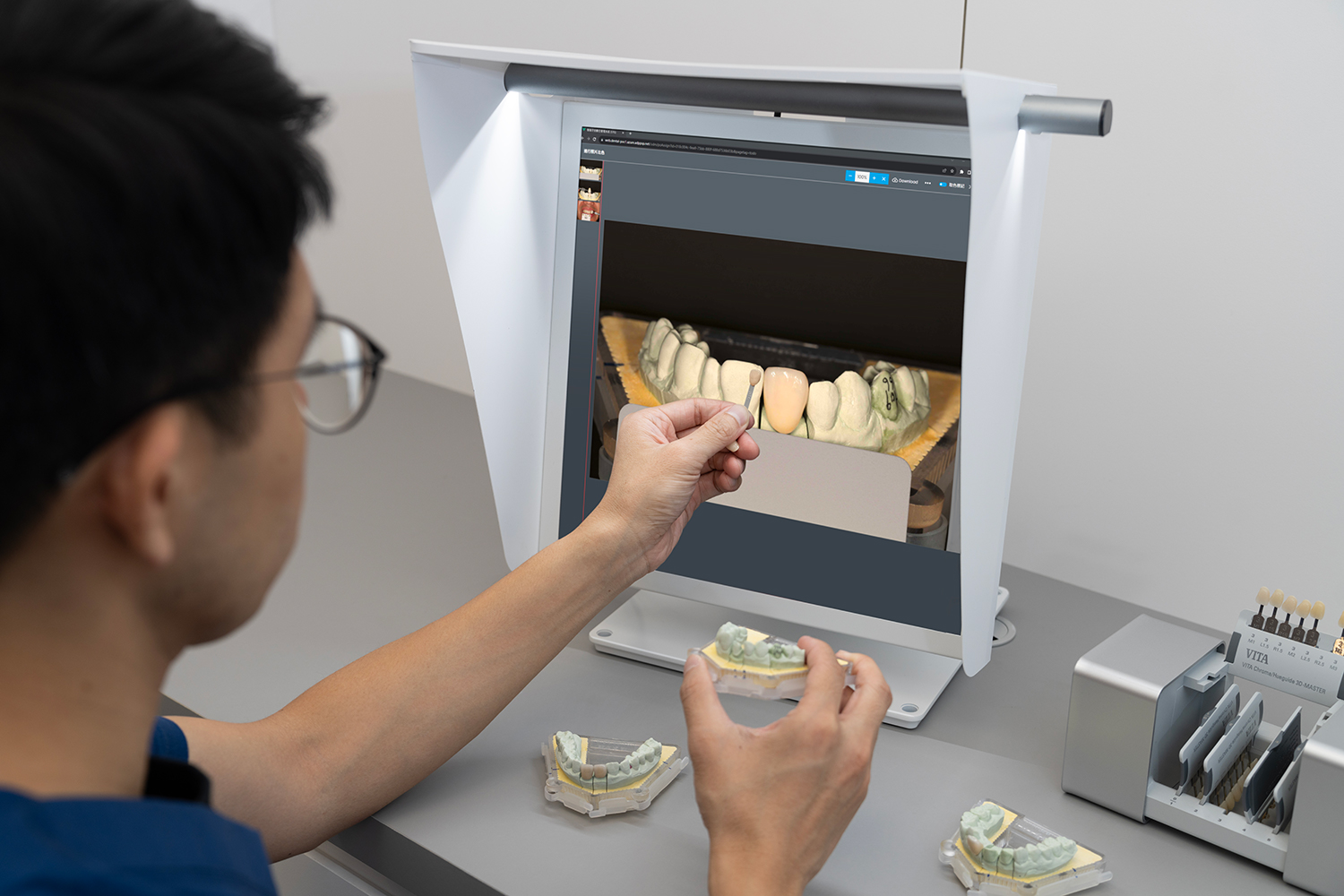 AUO Display Plus collaborates with Chien-Mei Medical Investigation in establishing &ldquo;DentLabX,&rdquo; unveiling its industry-leading smart dental management system, and assisting dental technicians in overseeing the complete denture fabrication and material adjustment process