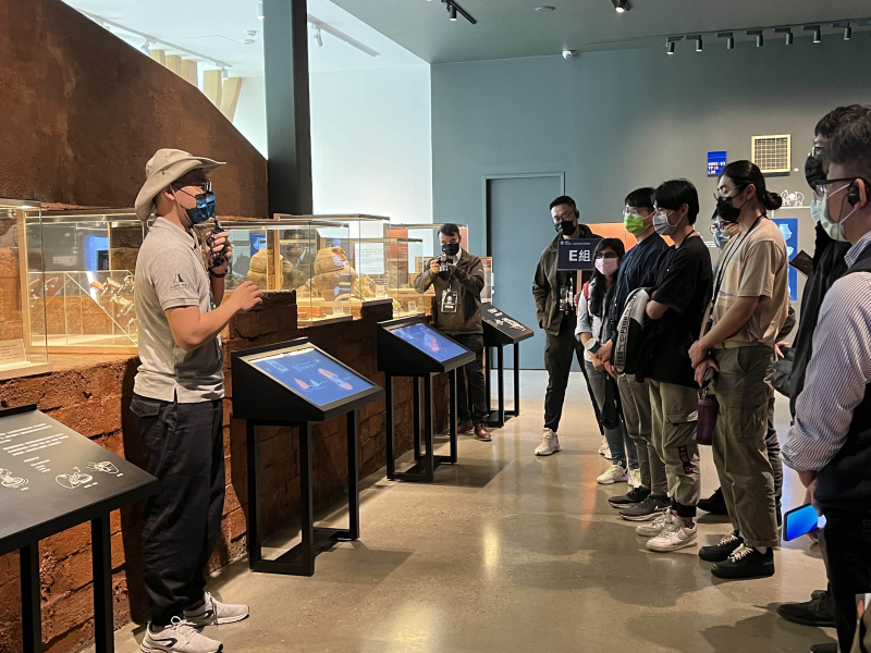 友達招募員工為文化志工，擔任文化館導覽大使，積極推廣文資保存、文史教育