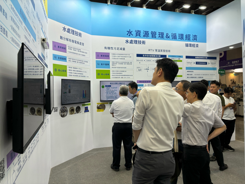 友達以深厚的智慧製造經驗發展永續戰略，積極延伸價值鏈，轉化成可供外界使用的綠色智慧服務，進軍SEMICON Taiwan 2024，提供半導體產業鏈打造AI世代的永續即戰力。