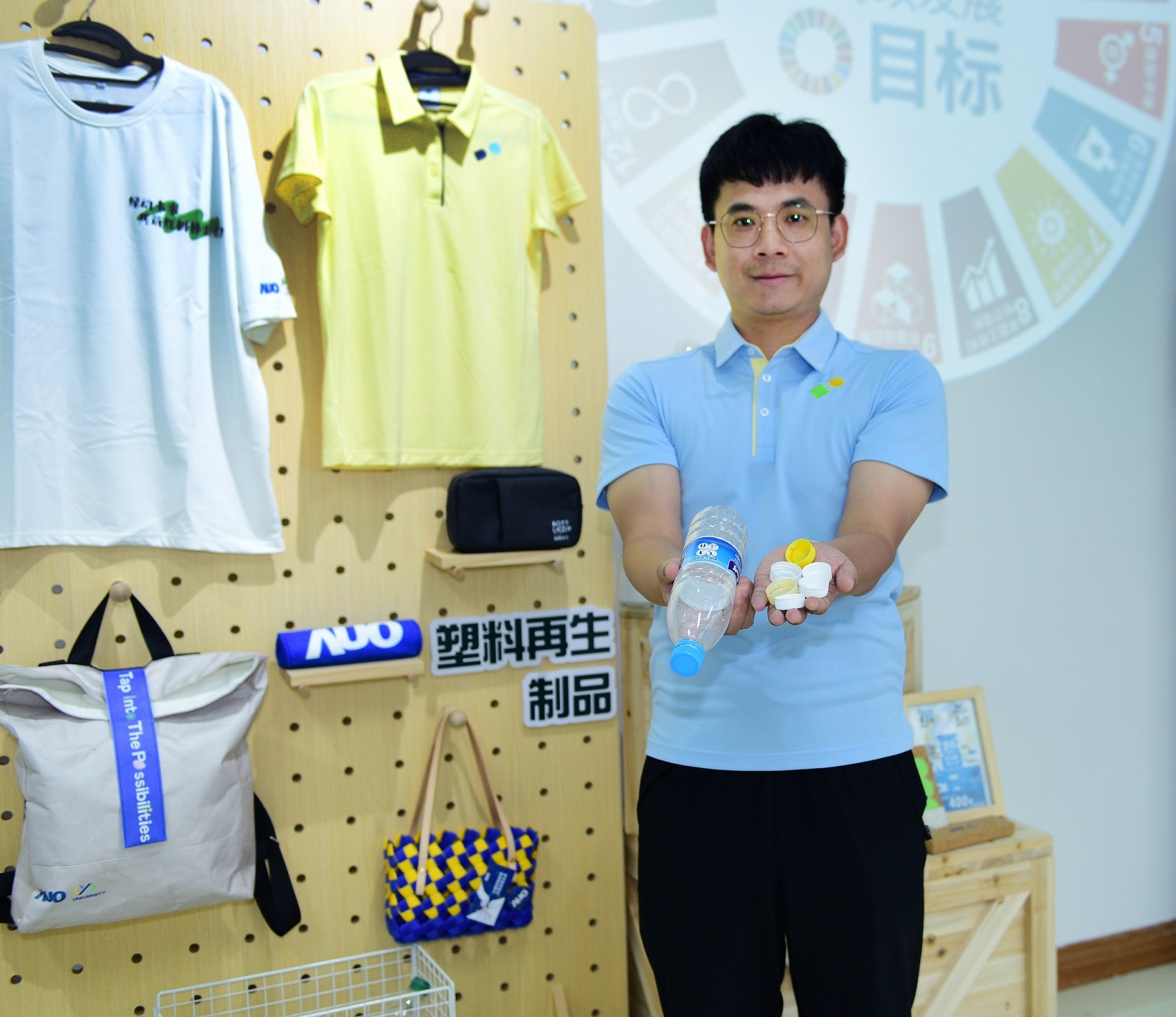 「2024智慧k1体育展」永续发展馆中，展示k1体育厦门驱动永续发展之成果，包含将厂内废弃物再制为实用物品，将永续发展理念深植于员工生活日常实践