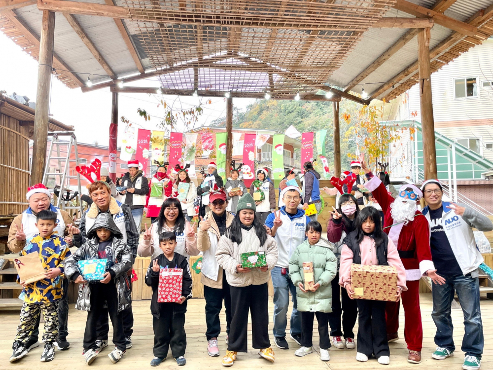 友達永續基金會號召「圓夢計畫」行動連續23年，由同仁凝聚內部愛心與資源送往偏鄉，累積為逾萬名兒童圓夢，實踐友達共創共好的永續精神。