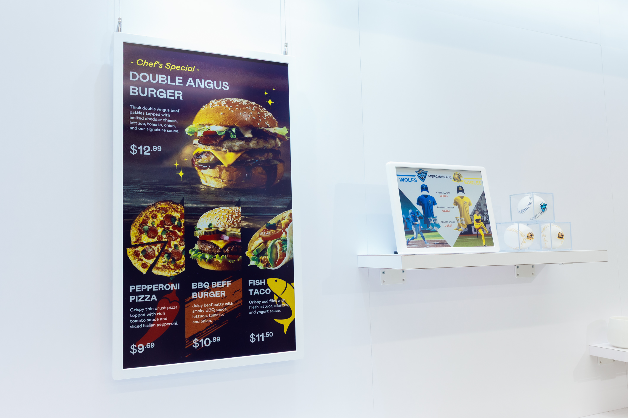 達擎開發的低功耗、全彩的aecoPost電子紙解決方案，僅在更新畫面時需要微量的電力驅動，無需佈建電線的便捷設計，使其可靈活應用、彈性選擇置放處；可搭配aecoTag電子貨架標籤解決方案，驅動商店內所有數位看板和電子貨架標籤，以遠端控制實現動態變價，提升門市人員作業效率，並以無紙化落實永續經營目標。