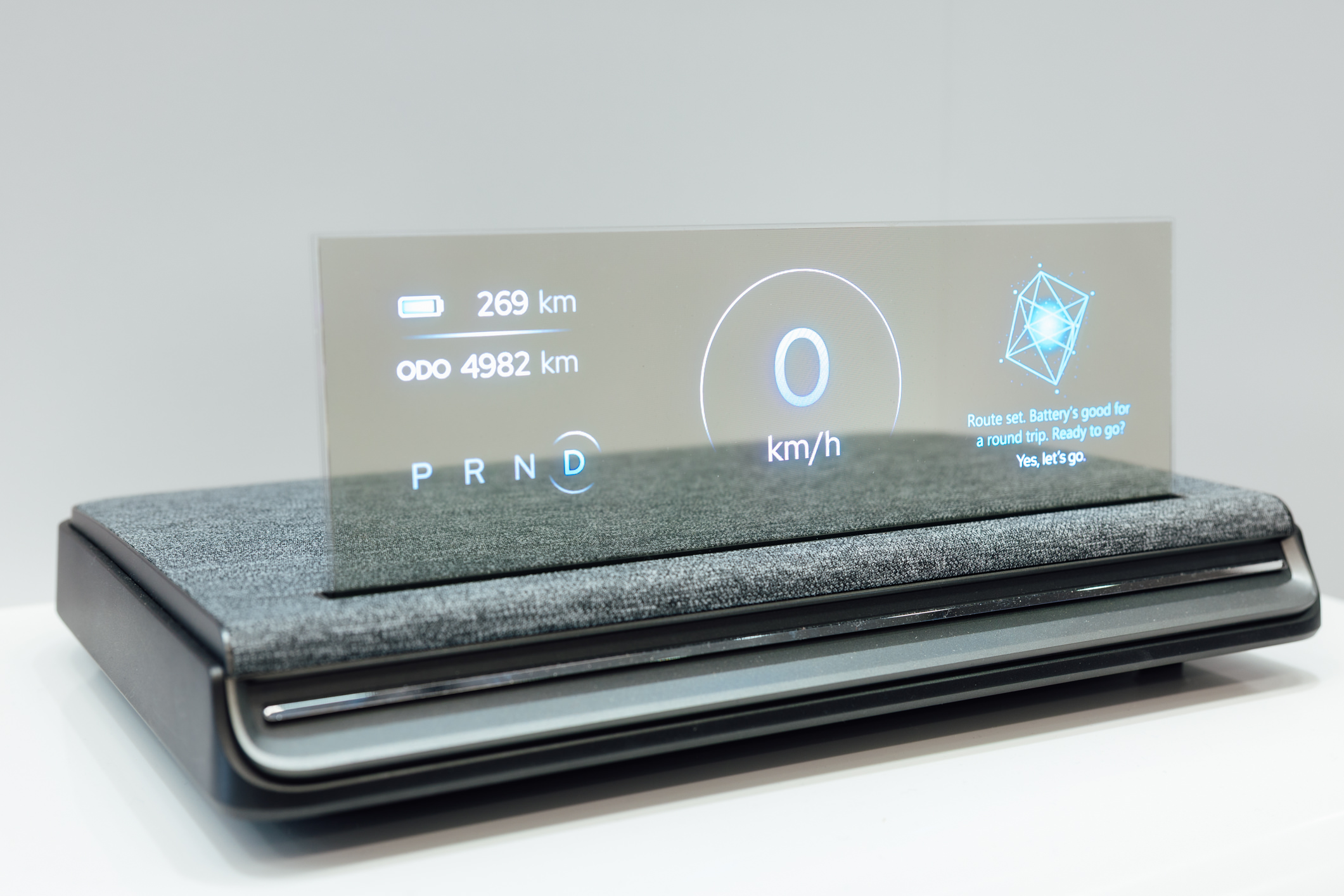 全球首款Aero Module透明Micro LED顯示器模組外觀輕盈通透，可與數位內容完美融合，提供動態顯示、先進控制、個人化沉浸感受。